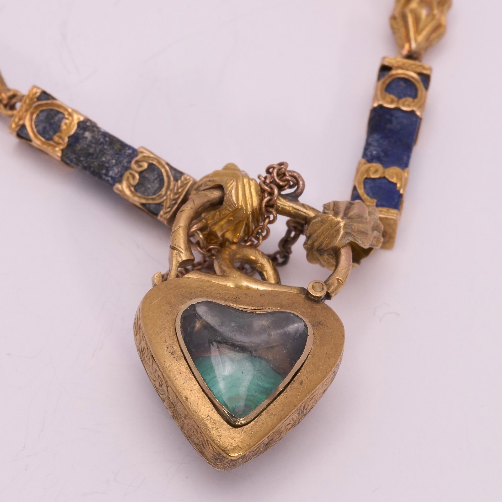 FINE VICTORIAN GOLD BRACELET WITH HEART SHAPED SNAKE PADLOCK: FINE VICTORIAN GOLD BRACELET WITH HEART SHAPED SNAKE PADLOCK 19 grams Semi-precious gemstone set padlock bracelet, the bracelet set with rectangular panels of malachite, lapis lazuli and red jasper al