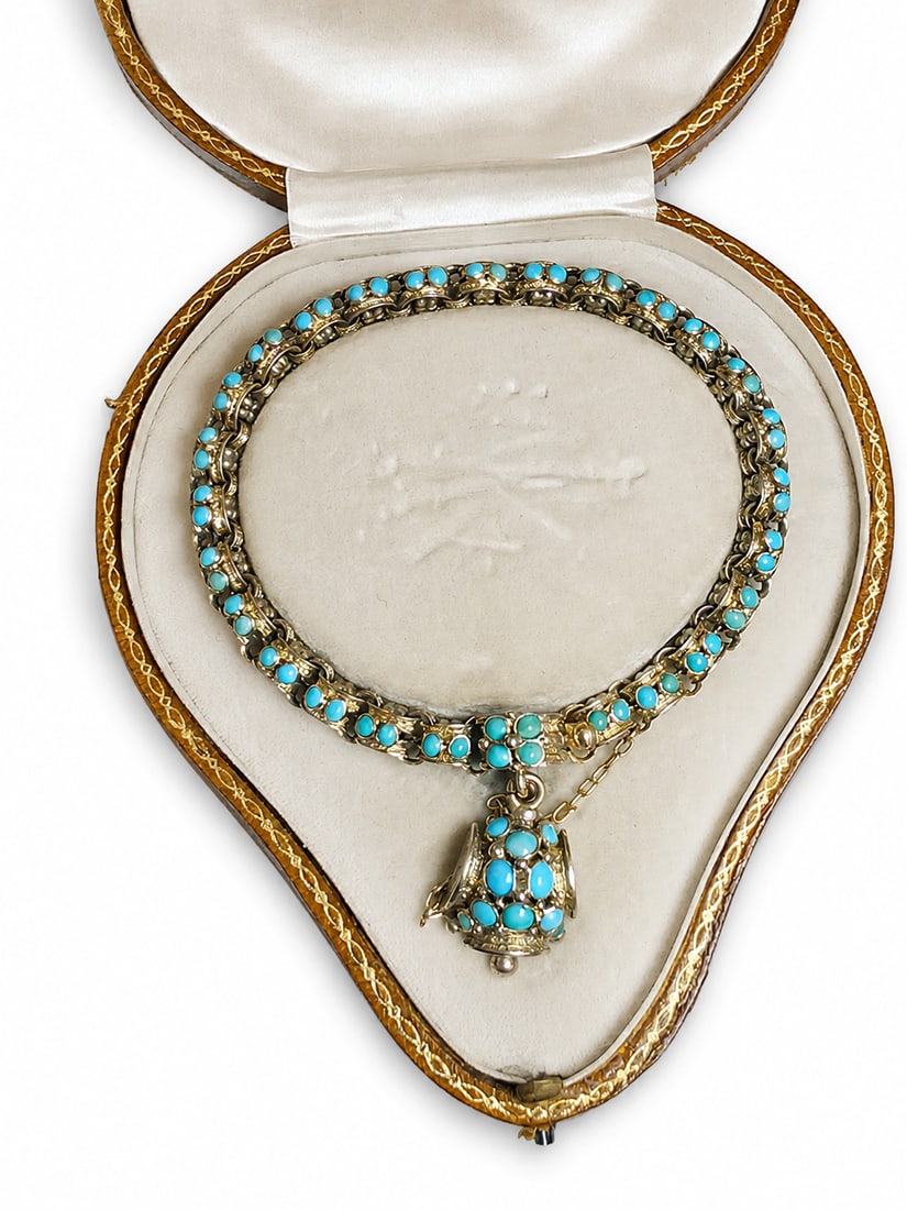 VICTORIAN TORQUIEST BRACELET. (1 of 1)