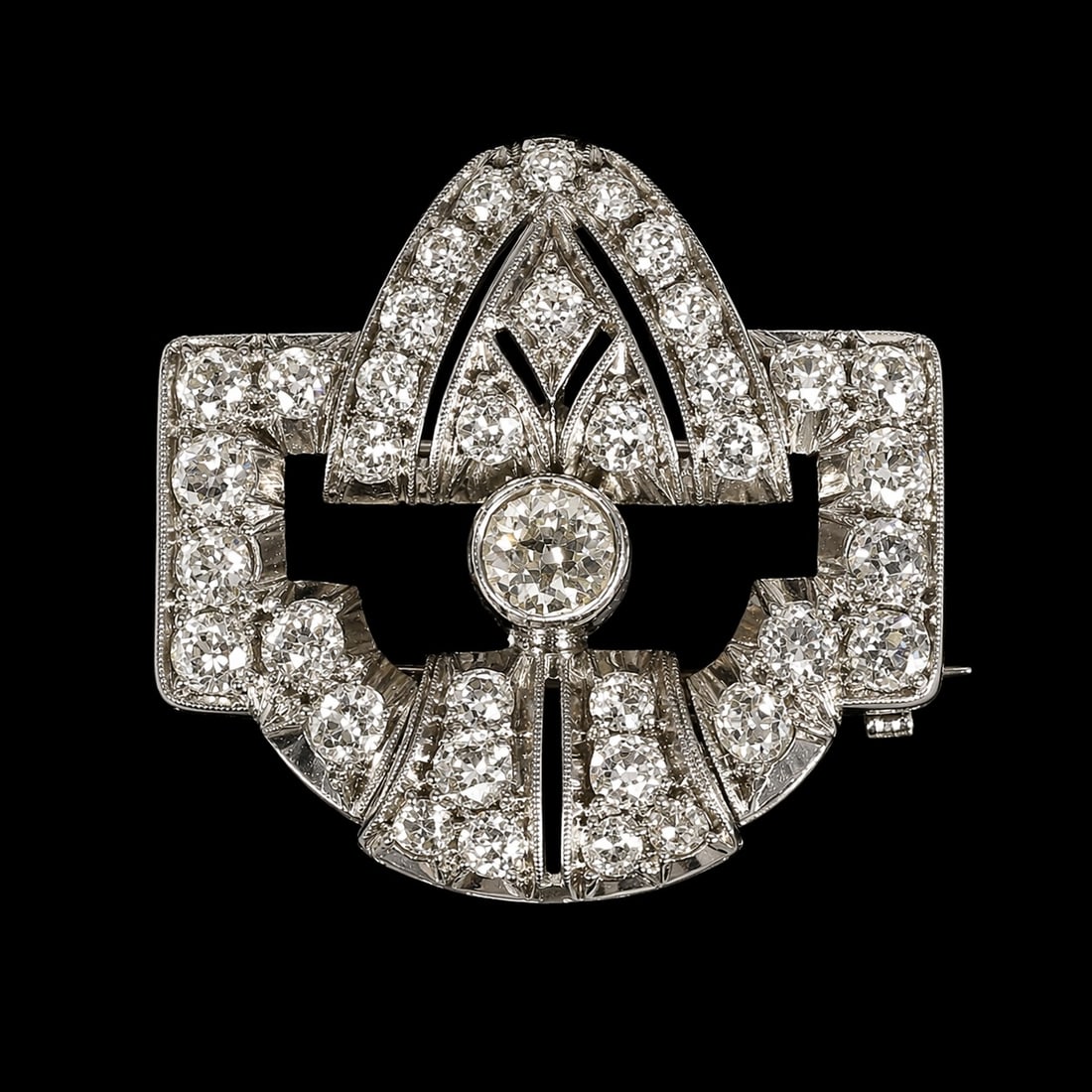 ART-DECO DIAMOND BROOCH,: ART-DECO DIAMOND BROOCH,7,1 grams. testing platinum.Bright and lively diamonds, totalling approx. 2.30 ct.W. 2.6 cm.