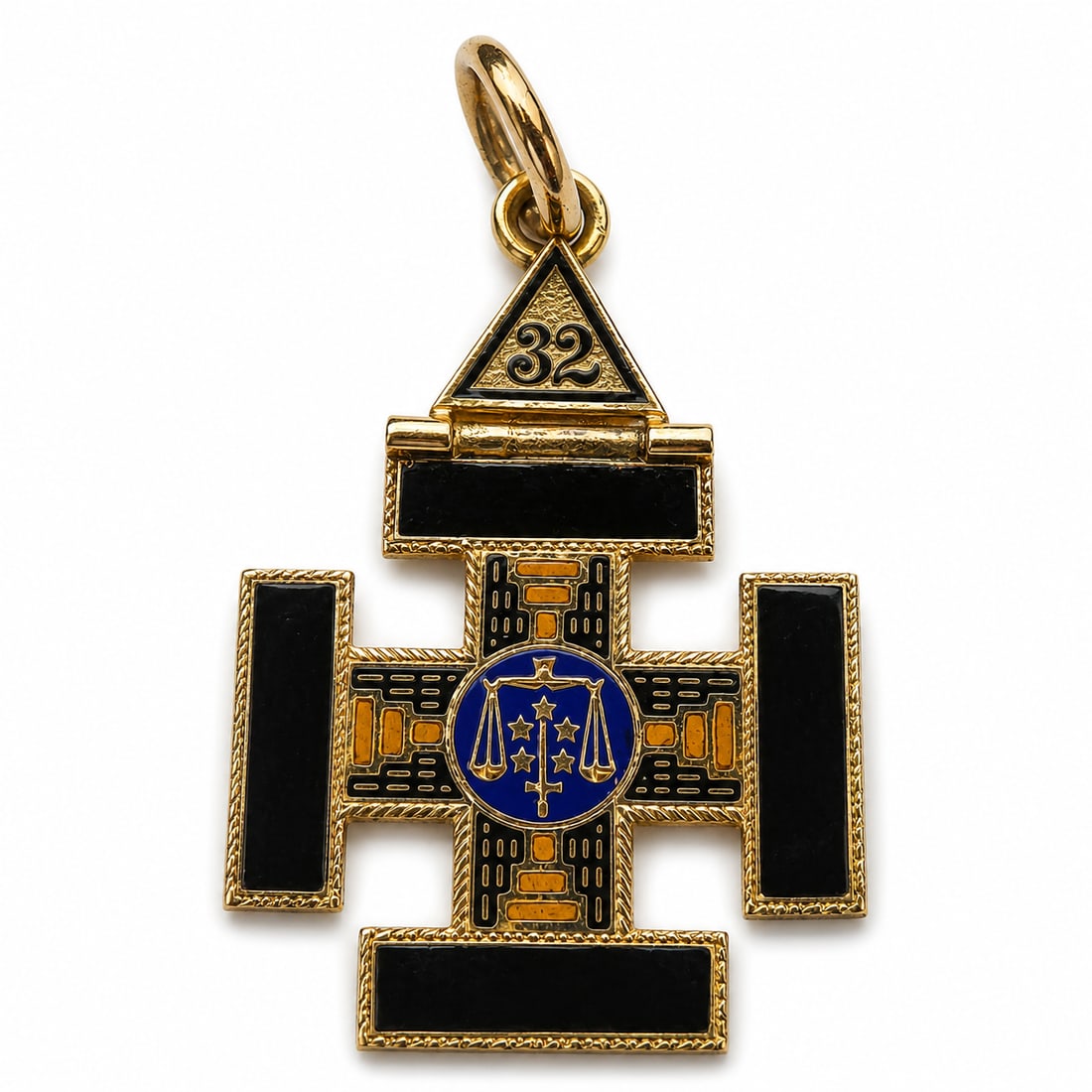 FINE ANTIQUE GOLD MASONIC PENDANT: FINE ANTIQUE GOLD MASONIC PENDANT 20 grams. enamel in great condition fine craftsmanship L 4.8 cm W 2.5 cm