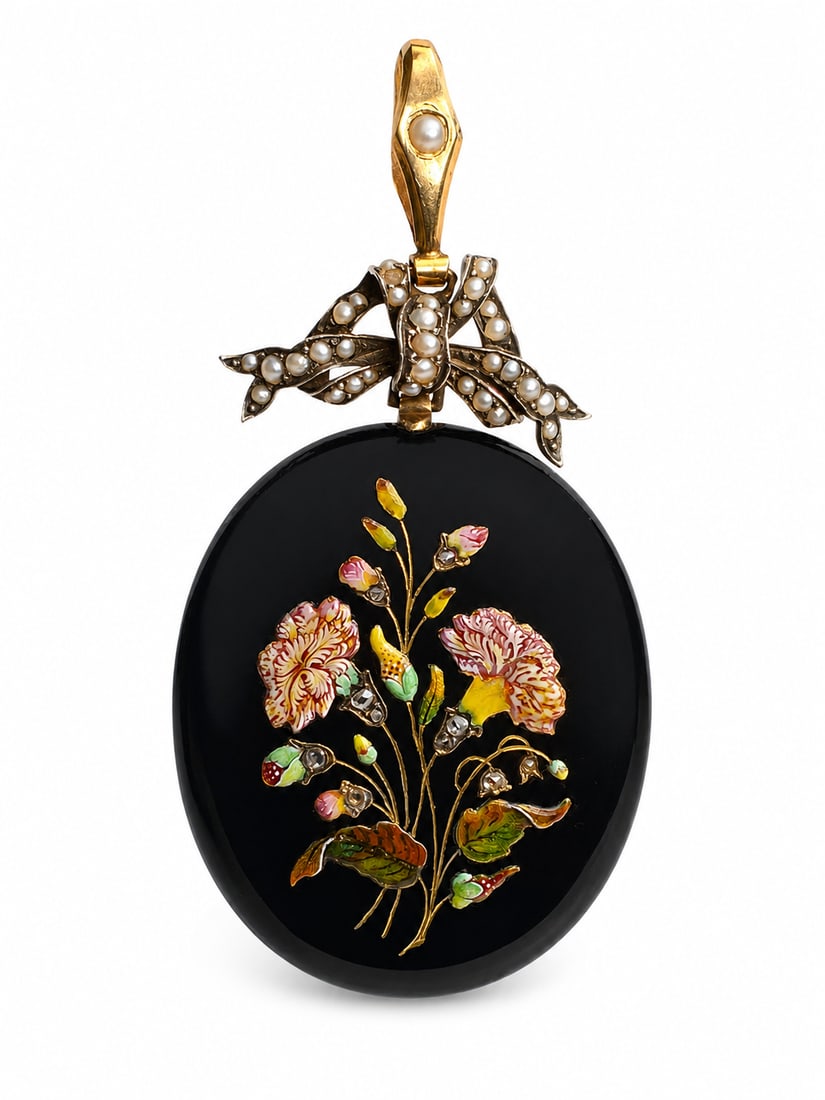 FINE ONYX, ENAMEL AND DIAMOND PENDANT: FINE ONYX, ENAMEL AND DIAMOND PENDANT 25.2 grams high carat gold enamel in great conditionlively diamonds L 7.2 cm