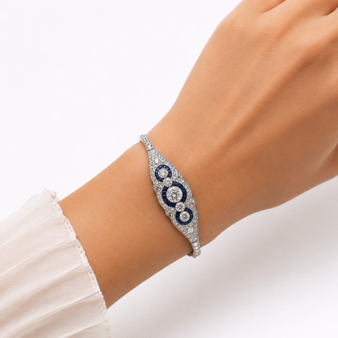 ELEGANT ART DECO DIAMOND AND SAPPHIRE BRACELET: ELEGANT ART DECO DIAMOND AND SAPPHIRE BRACELET 14 grams platinum bright lively diamonds approx 2.75 ct vibrant matching sapphires in excellent condition L 17.5 cm