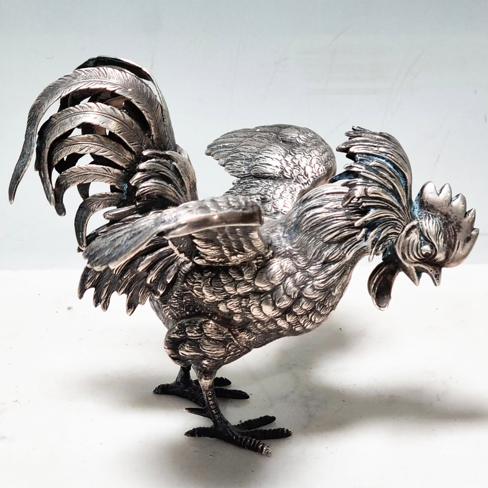 CONTINENTAL SILVER FIGURE OF A COCKEREL,: CONTINENTAL SILVER FIGURE OF A COCKEREL,fine 3 dimensional modelled.Head can be removed.L. 13 cm.