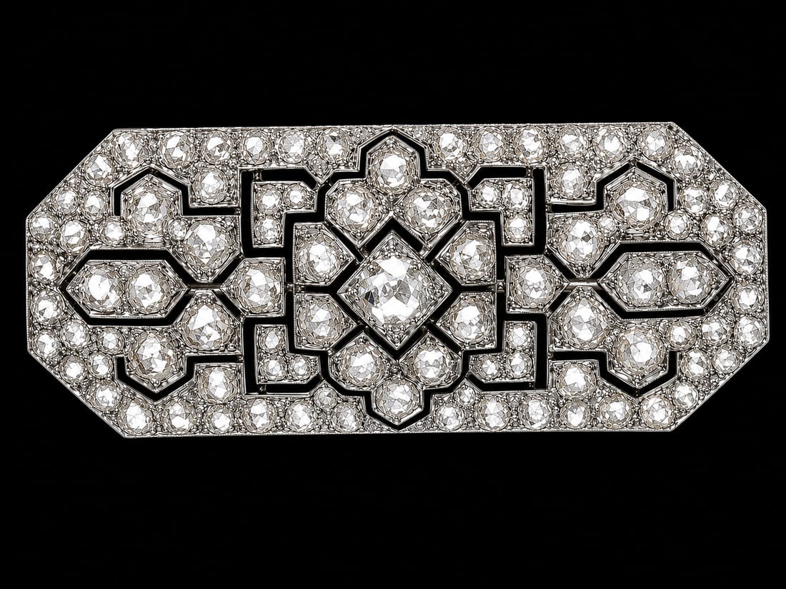 LACLOCHE FRERES ART DECO DIAMOND BROOCH: LACLOCHE FRERES ART DECO DIAMOND BROOCH 10.5 grams platinum signed lachloche bright lively old cut diamonds 5.5 ct approx in excellent condition L 2 cm W 4.9 cm