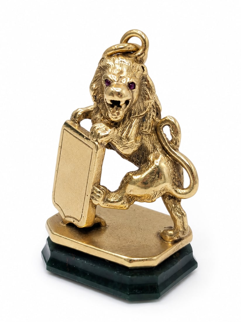 FANTASTIC VICTORIAN LION BLOODSTONE FOB SEAL PENDANT: FANTASTIC VICTORIAN LION BLOODSTONE FOB SEAL PENDANT 17.7 grams high carat gold in excellent condition L 4 cm