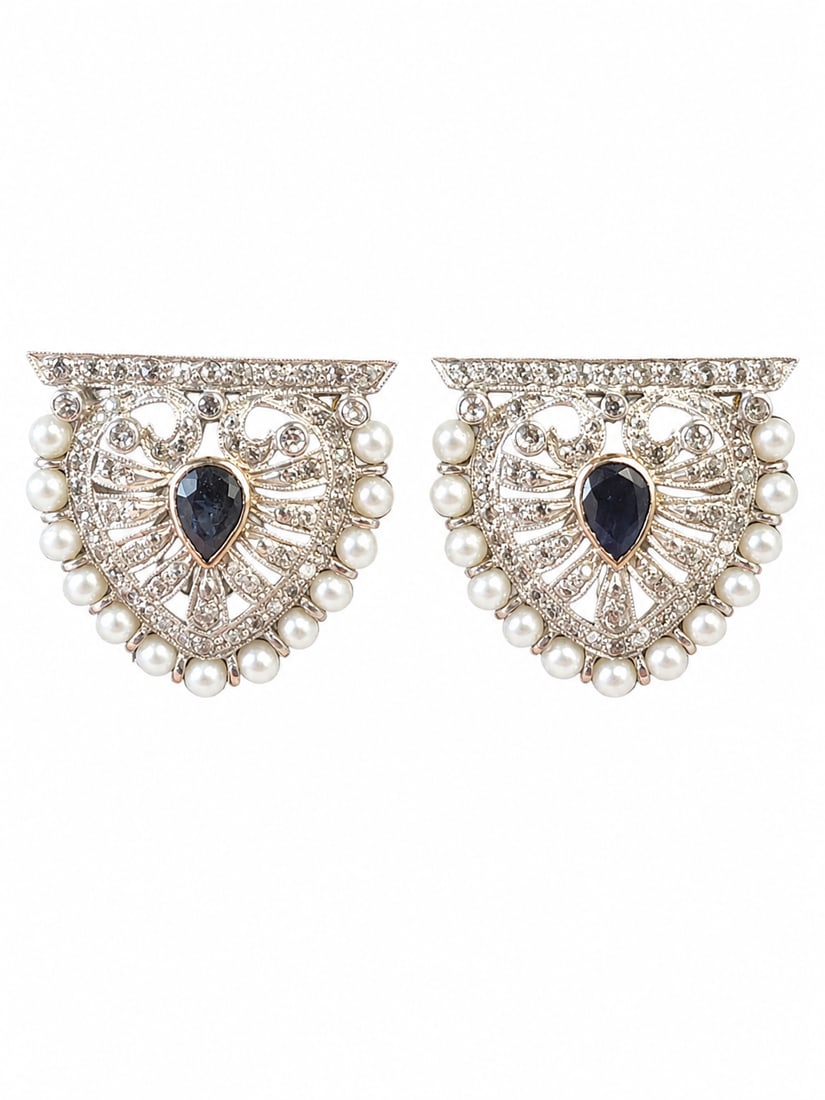 ELEGANT PAIR OF DIAMOND, SAPPHIRE AND PEARL CLIP EARRINGS: ELEGANT PAIR OF DIAMOND, SAPPHIRE AND PEARL CLIP EARRINGS 11 grams vibrant sapphires with no abrasions lively diamonds pearls untested in great condition L 2.3 cm W 2.5 cm