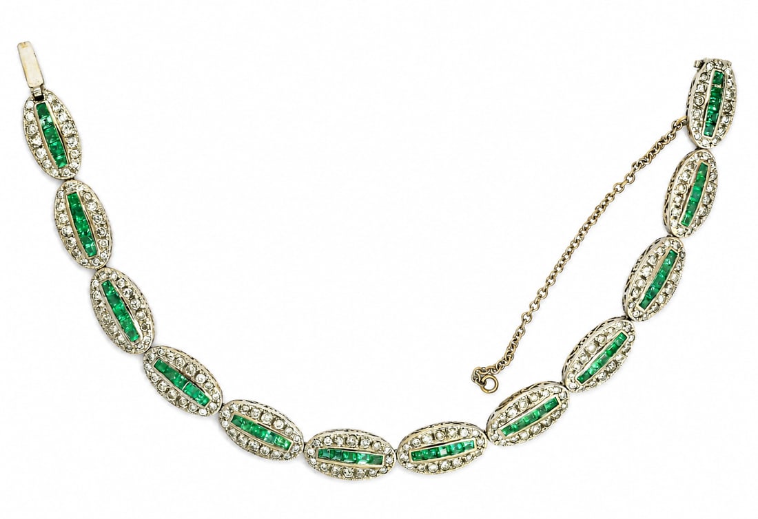 FINE EMERALD AND DIAMOND BRACELET: FINE EMERALD AND DIAMOND BRACELET.14.5 grams, 18 ct. gold.Vibrant emeralds.Diamonds bright and lively.L. 17.5 cm.