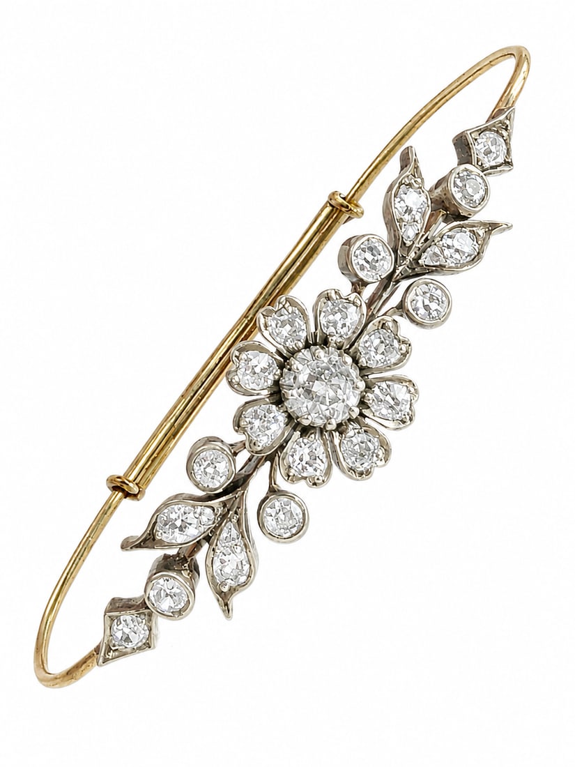 AN ANTIQUE EXPANDABLE DIAMOND FLORAL BANGLE: AN ANTIQUE EXPANDABLE DIAMOND FLORAL BANGLE 8.8 grams bright lively old cut diamonds approx 2.20 ct in excellent condition 6.5 cm inner diameter