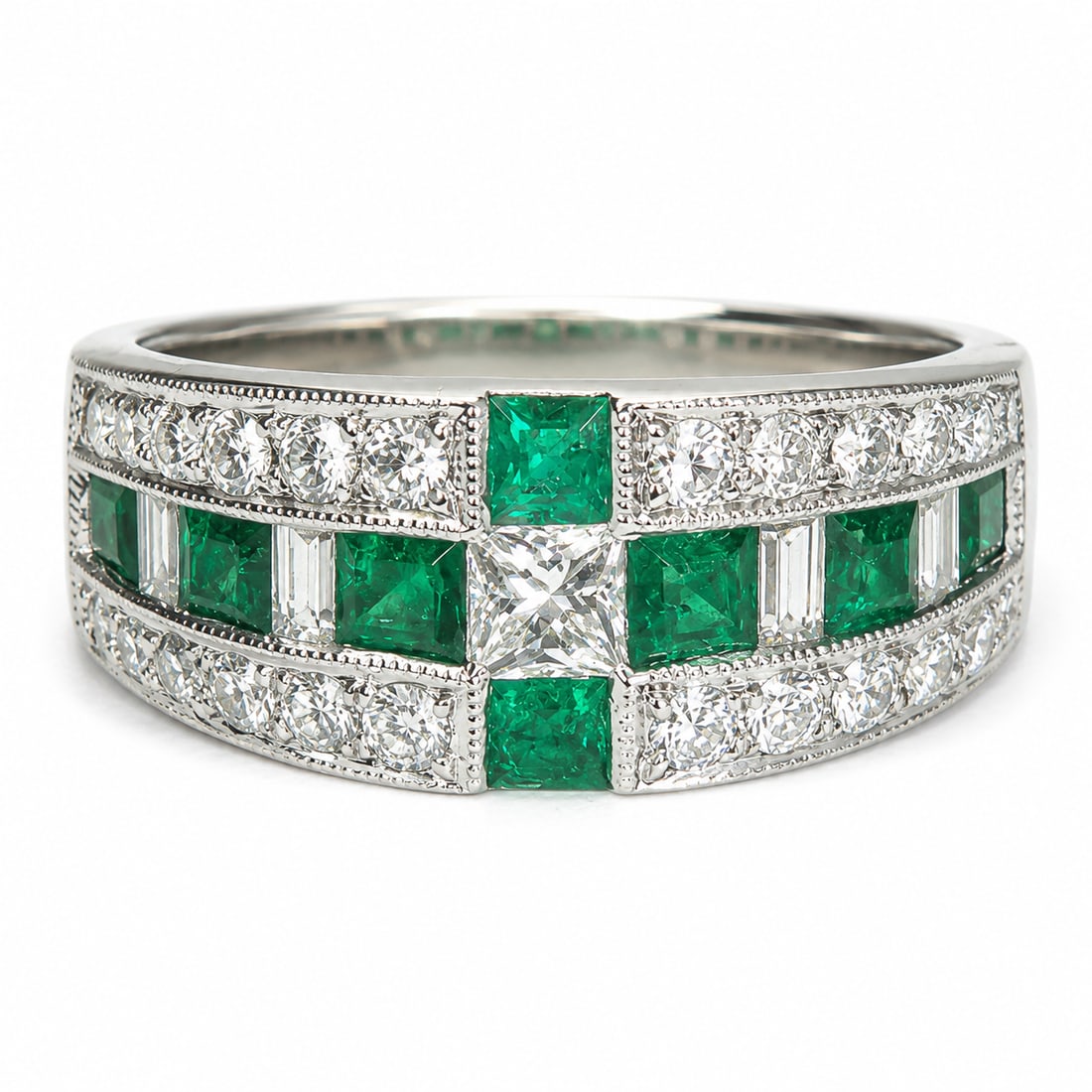 EMERALD AND DIAMOND RING: EMERALD AND DIAMOND RING,6,1 grams, 18 ct. gold.Rich and vibrant emeralds.Diamonds bright and lively.Size M 1/2.