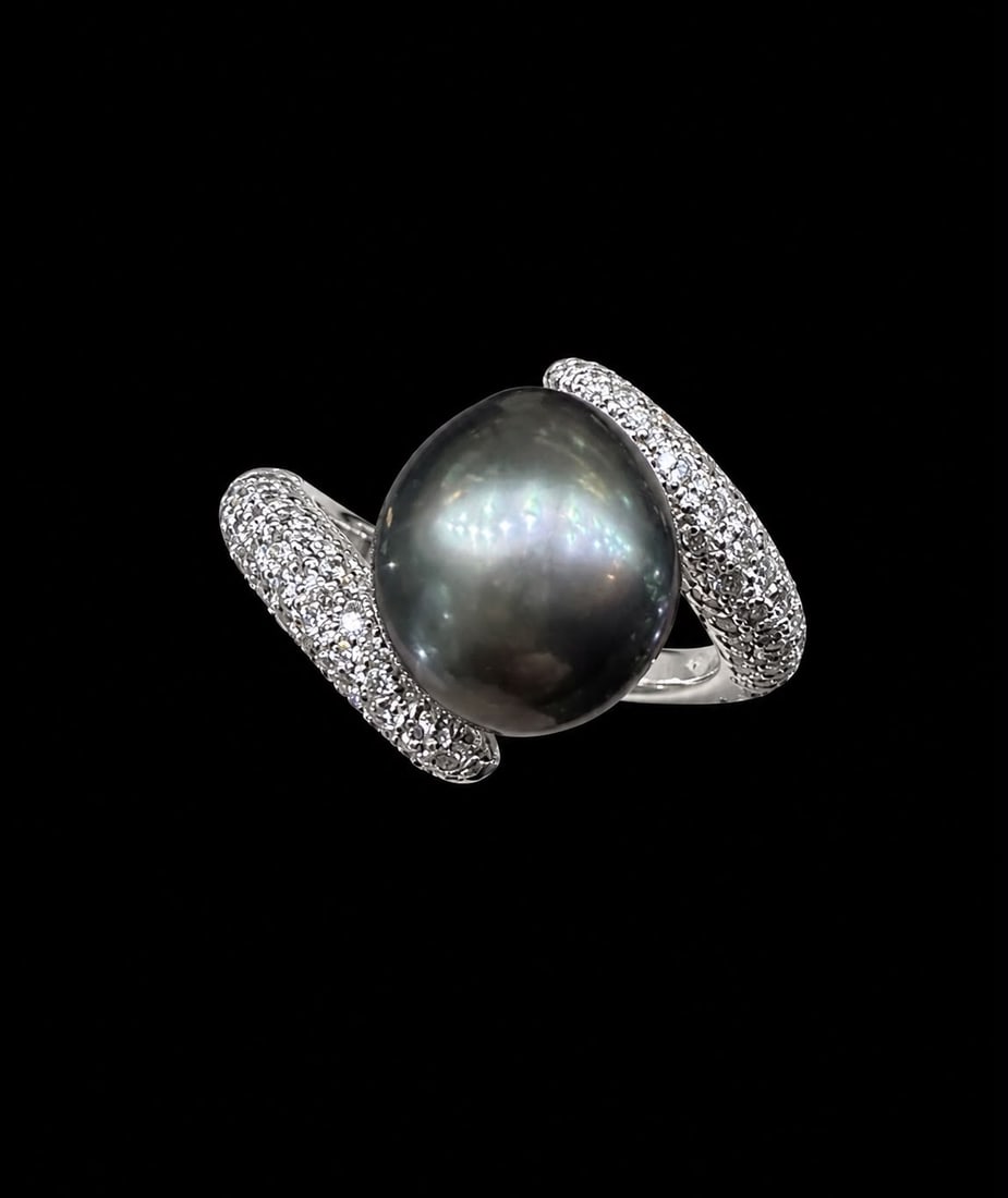 CHANEL PEARL AND DIAMOND TWIST RING: CHANEL PEARL AND DIAMOND TWIST RING,5.6 grams, 18 ct. gold.Large Tahitian pearl of approx. 11.1 x 9.68 mm.Diamonds bright and lively.Signed Chanel, numbered.Size M.