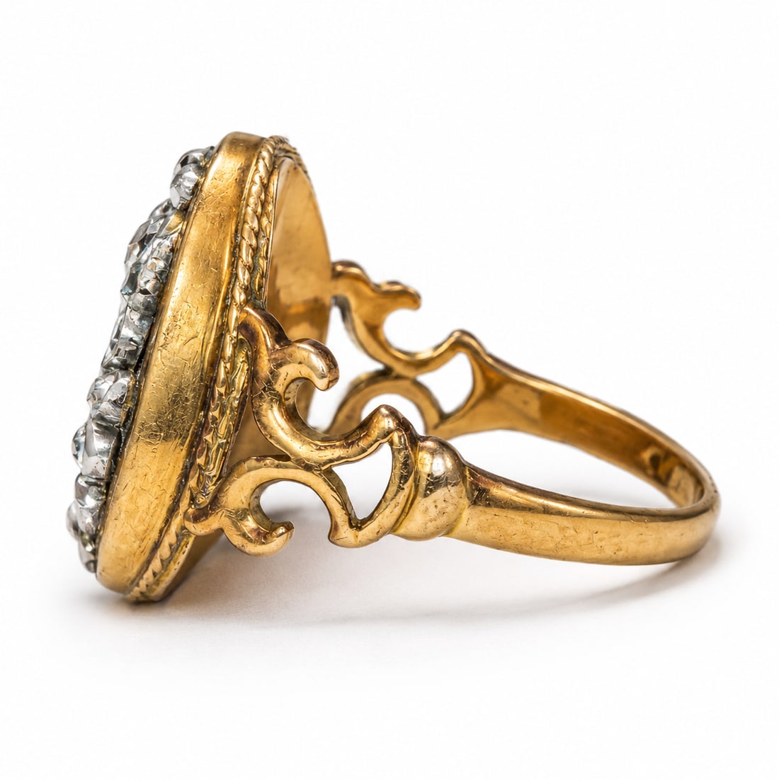 ANTIQUE ENAMEL DIAMOND FLORAL RING: ANTIQUE ENAMEL DIAMOND FLORAL RING 4.5 grams high carat gold lively diamonds size P1/2