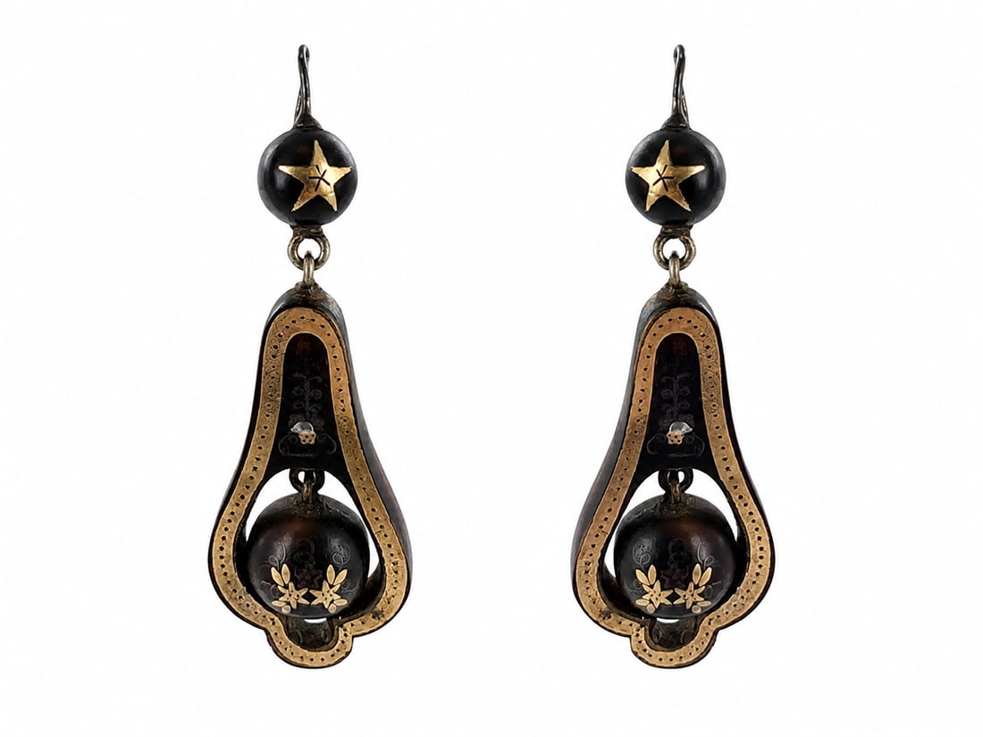 PAIR OF PIQUE TORTOISESHELL DROP EARRINGS: PAIR OF PIQUE TORTOISESHELL DROP EARRINGS 4.9 grams in great condition L 5 cm