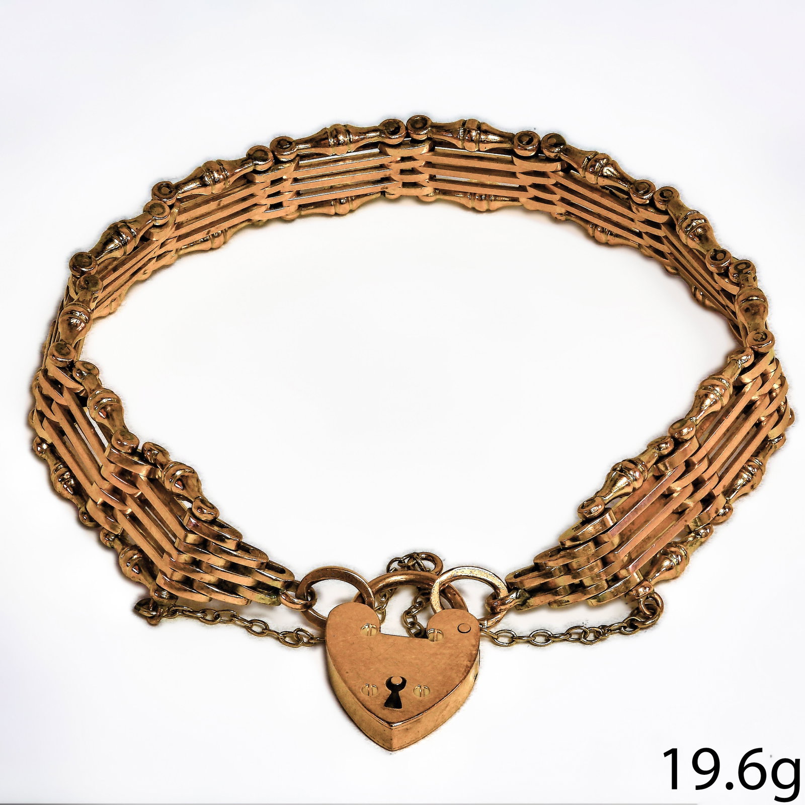 ANTIQUE GOLD GATE LINK BRACELET WITH HEART PADLOCK: ANTIQUE GOLD GATE LINK BRACELET WITH HEART PADLOCK 19.7 grams in great condition L 18 cm