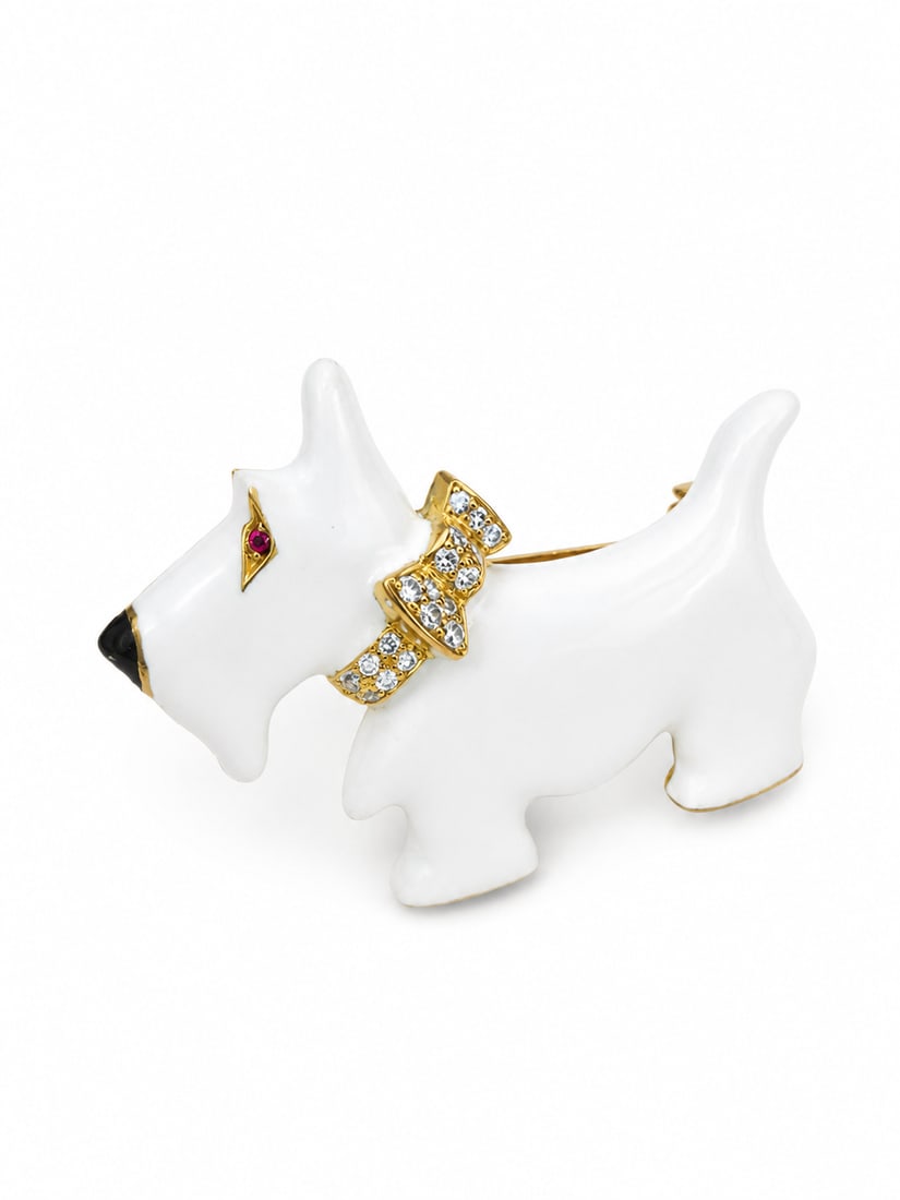GARRARD, ENAMEL AND DIAMOND SCOTTISH TERRIER DOG BROOCH: GARRARD, ENAMEL AND DIAMOND SCOTTISH TERRIER DOG BROOCH,15 grams, 18 ct. gold.Diamonds bright and lively on the collar.Ruby eye.L. 3.9 cm.With Garrard box.