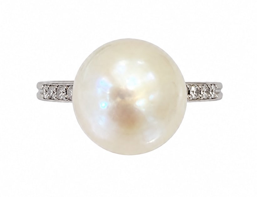 CERTIFICATED NATURAL SALTWATER PEARL AND DIAMOND RING: CERTIFICATED NATURAL SALTWATER PEARL AND DIAMOND RING,testing platinum.Pearl of approx. 9.8 x 9.1 x 7.7 mm. (certificated, Natural, Saltwater).Diamonds bright and lively.Size N.