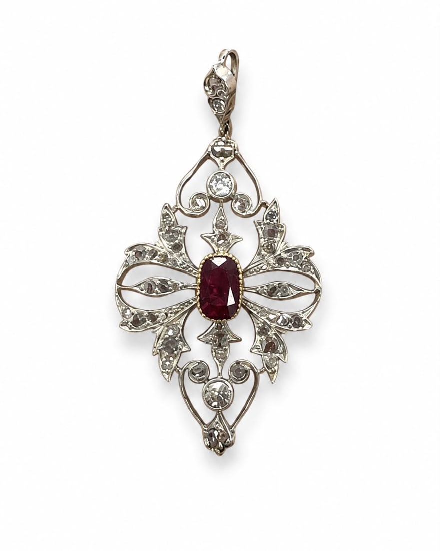 VICTORIAN RUBY AND DIAMOND PENDANT: VICTORIAN RUBY AND DIAMOND PENDANT,6 grams, testing silver and gold.Bright and lively diamonds.Rich and vibrant ruby.L. 4.6 cm.