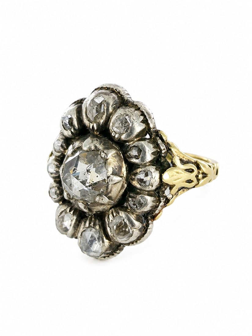 ANTIQUE DIAMOND CLUSTER RING: ANTIQUE DIAMOND CLUSTER RING 5.9 grams lively rose cut diamonds in great condition size J