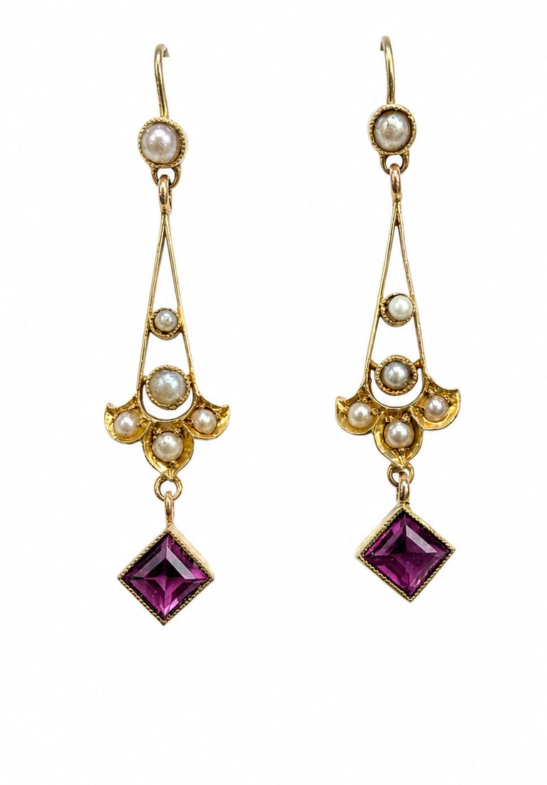 PAIR OF SWEET VICTORIAN GARNET AND PEARL EARRINGS: PAIR OF SWEET VICTORIAN GARNET AND PEARL EARRINGS,testing 15 ct., gold.Lovely pearls.Articulated garnet drop.L. 3.8 cm.