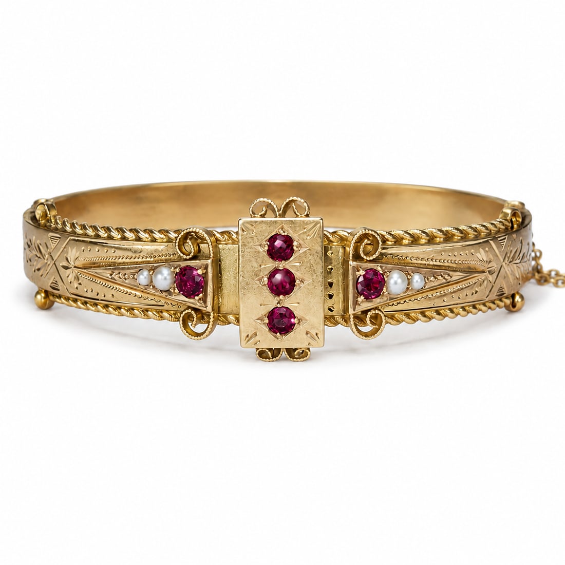 VICTORIAN RUBY AND PEARL GOLD HINGED BANGLE: VICTORIAN RUBY AND PEARL GOLD HINGED BANGLE,10.4 grams.Rich and vibrant rubies, lovely pearls.Inner diam. 5.7 cm.