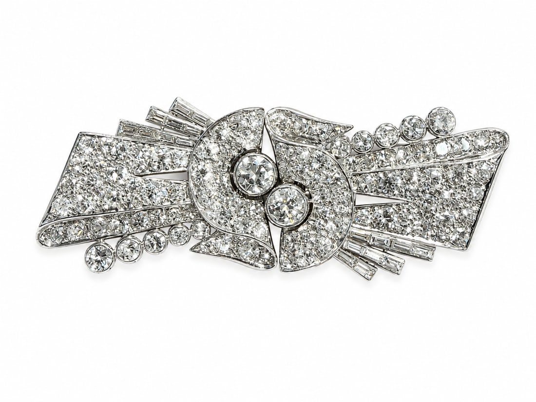 ART-DECO DIAMOND DOUBLE CLIP BROOCH: ART-DECO DIAMOND DOUBLE CLIP BROOCH,28.1 grams, testing platinum.Bright and lively diamonds, totalling approx. 9 ct.Wearable as 2 clips or as 1 brooch.W. as brooch 6.8 cm.