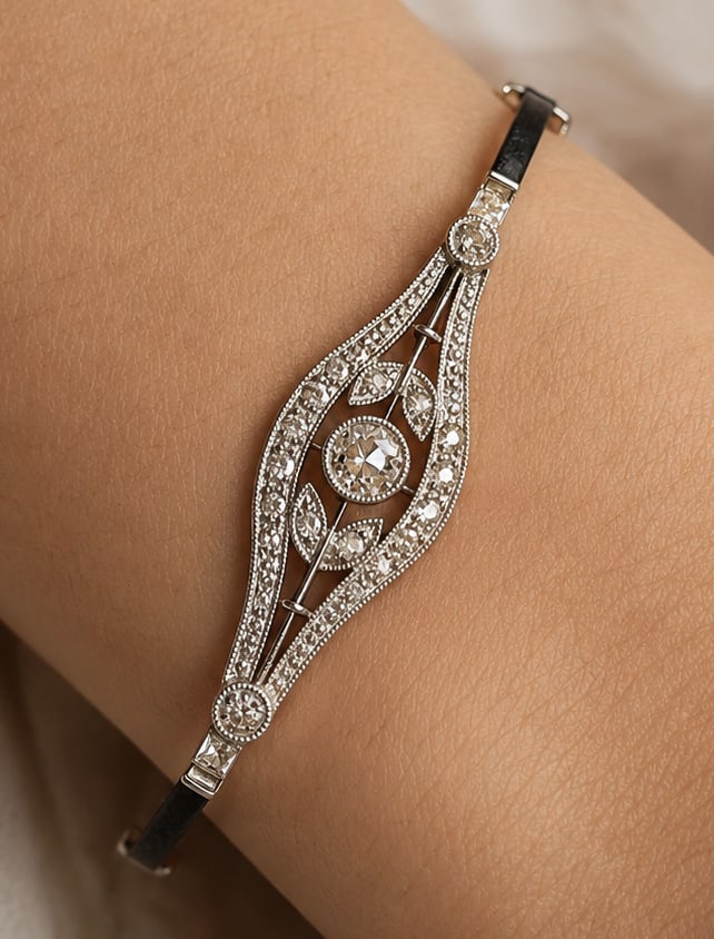 ART-DECO DIAMOND BRACELET: ART-DECO DIAMOND BRACELET,10.5 grams, testing high carat gold.Diamonds bright and lively.L. 17.5 cm.