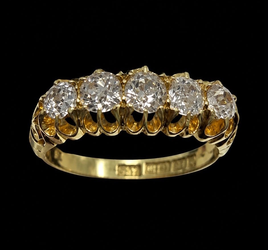 5-STONE DIAMOND RING: 5-STONE DIAMOND RING,4 grams, 18 ct. gold.bright and lively old cut diamonds.Size O 1/2.