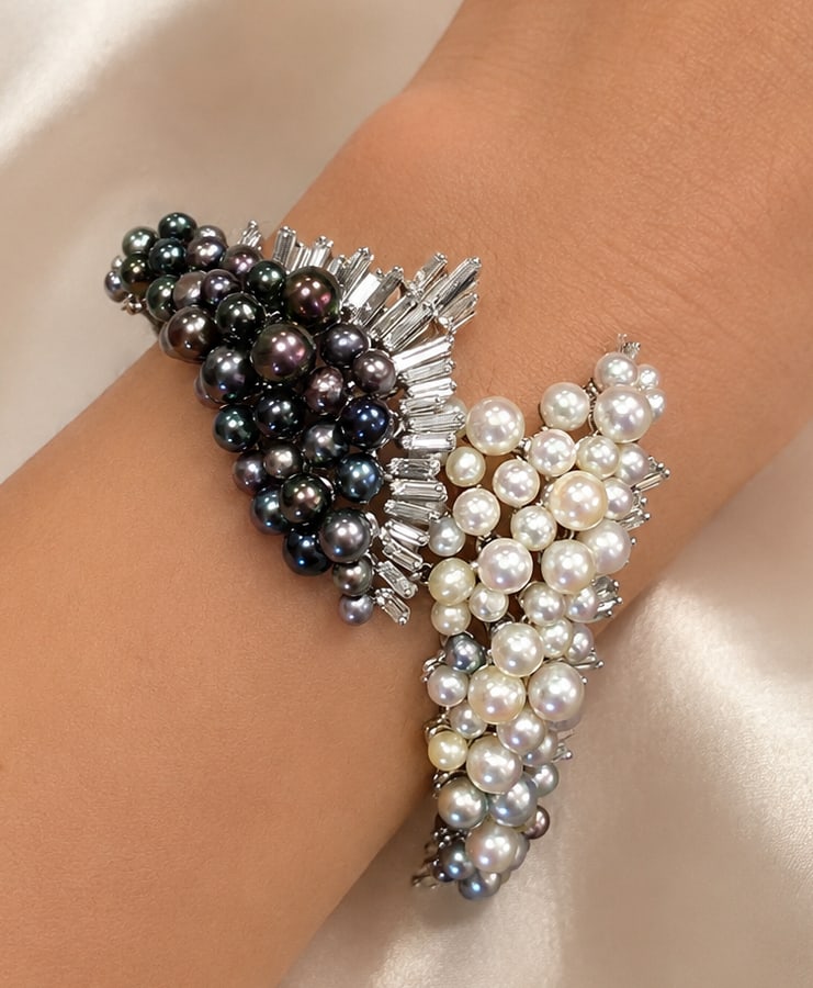 FANTASTIC PEARL AND DIAMOND BRACELET: FANTASTIC PEARL AND DIAMOND BRACELET,52 grams, testing 18 ct. gold.Set with a mix of white, grey and black pearls (untested).Bright and lively diamonds.L. 18 cm.