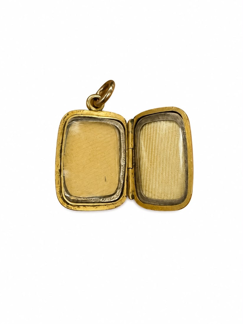 ANTIQUE GOLD DOUBLE LOCKET PENDANT: ANTIQUE GOLD DOUBLE LOCKET PENDANT 2.7 grams in great condition L 2.5 cm
