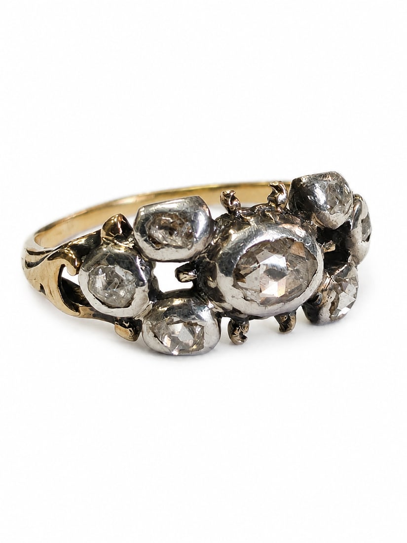 ANTIQUE DIAMOND RING, GEORGIAN?: ANTIQUE DIAMOND RING, GEORGIAN?3,1 grams, testing 18 ct. gold and platinum.Diamonds bright and lively.Size P 1/2.