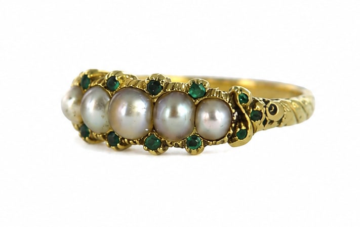 ANTIQUE PEARL AND EMERALD RING: ANTIQUE PEARL AND EMERALD RING,3,7 grams, testing high carat gold.Lovely pearls.Rich and vibrant emeralds.Size P 1/2.