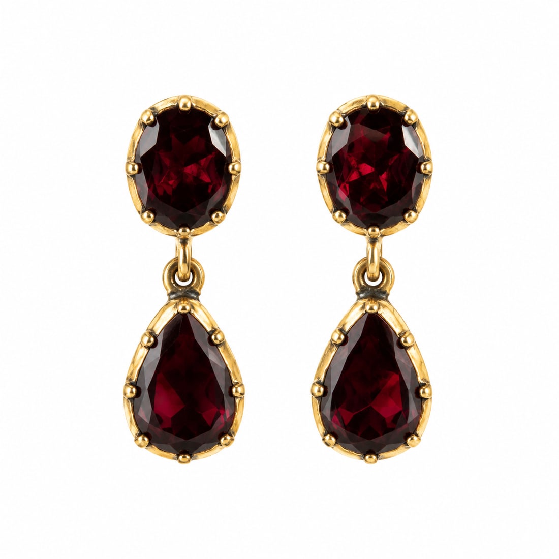 A PAIR OF VICTORIAN GARNET EARRINGS: A PAIR OF VICTORIAN GARNET EARRINGS.3.3 grams.
