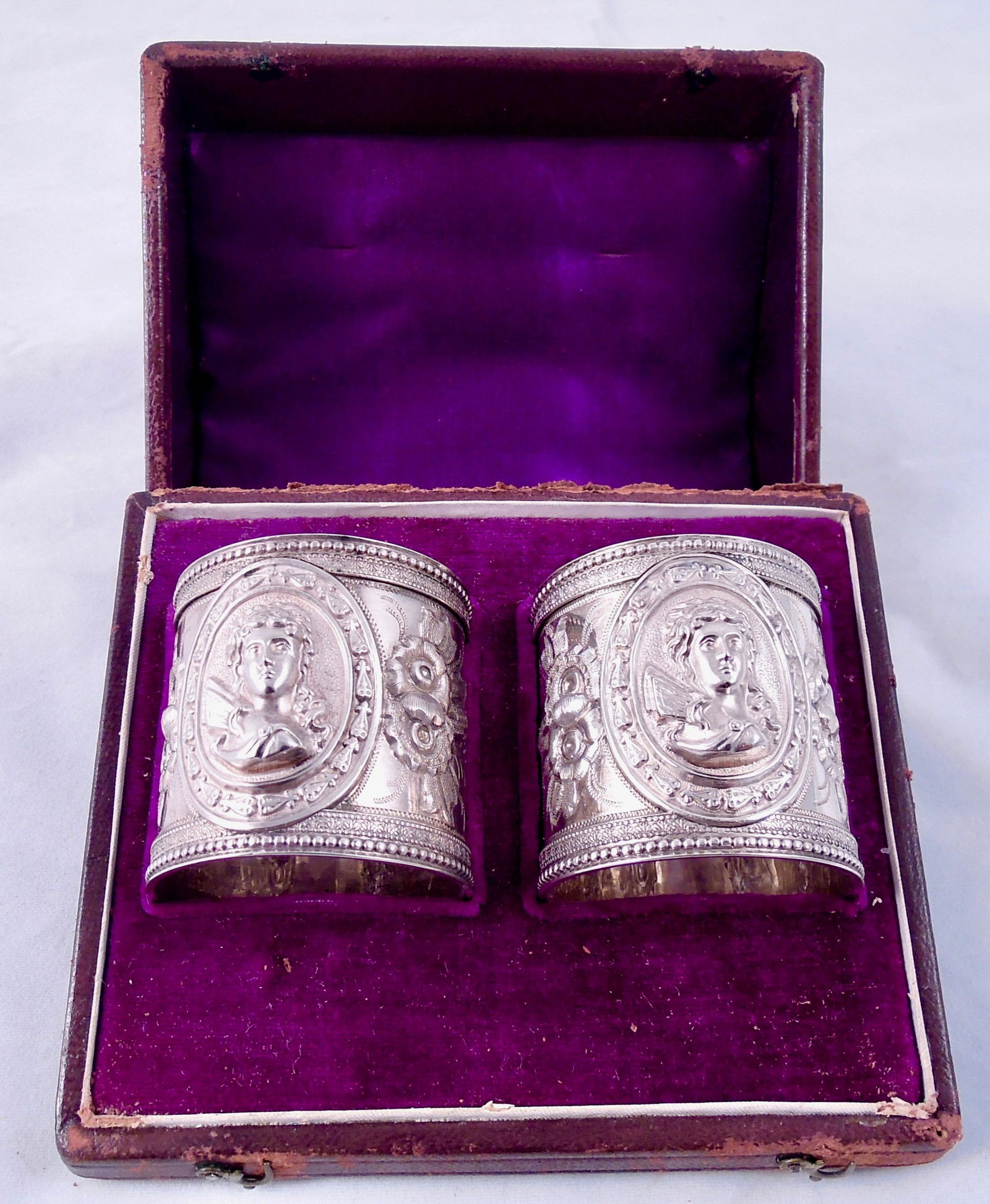 Pair of American Coin Silver Medallion Napkin Rings (1 of 9)