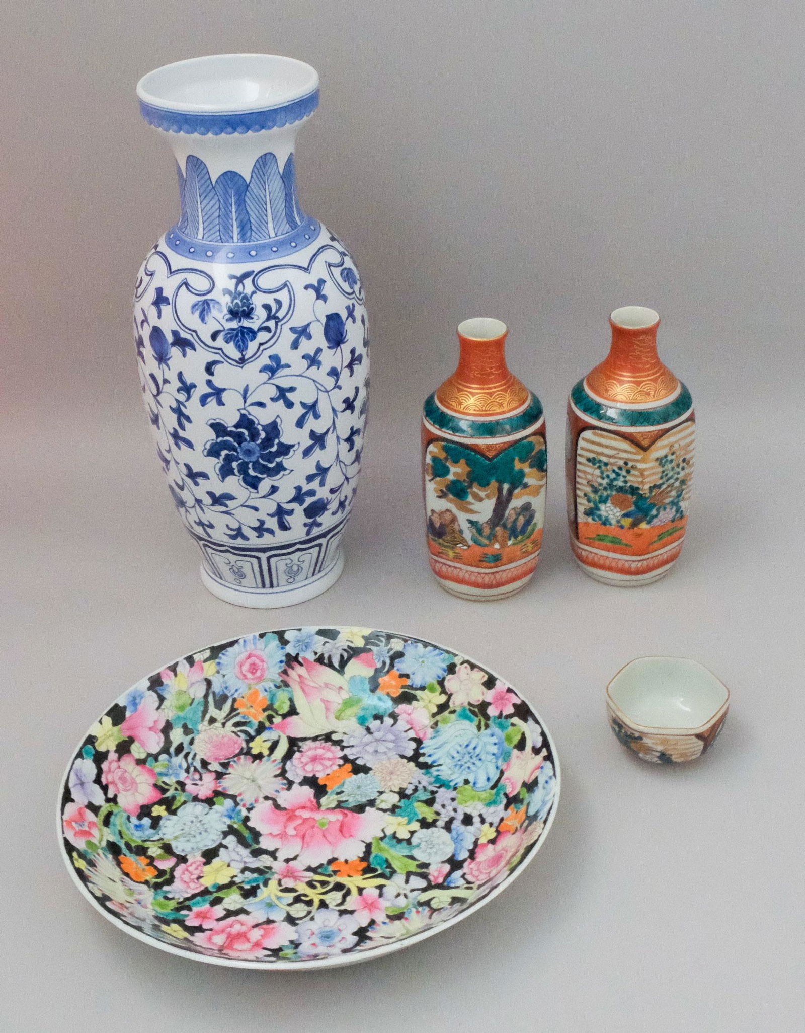 Group of Chinese Porcelain Articles (1 of 8)