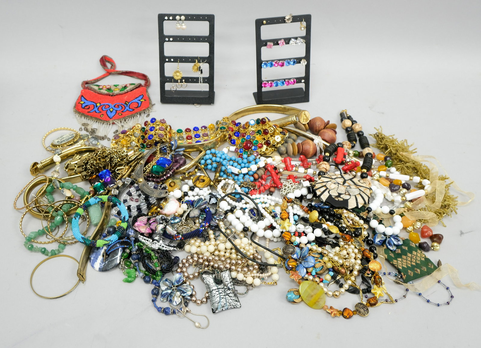 Lot of Costume Jewelry: Group of costume jewelry with various forms, materials, ages and makers including beadwork purse, fashion belts, necklaces, earnings etc...