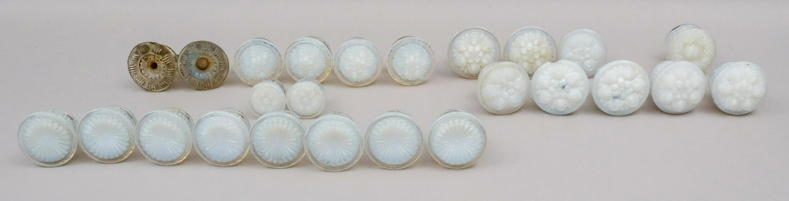 Lot Antique Opalescent Glass Drawer Pulls (1 of 9)