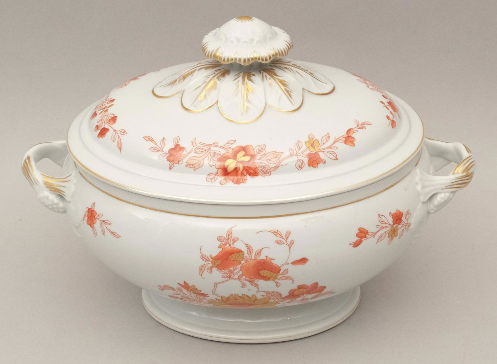 Vista Alegre Mottahedeh Iris Pattern Tureen (1 of 9)
