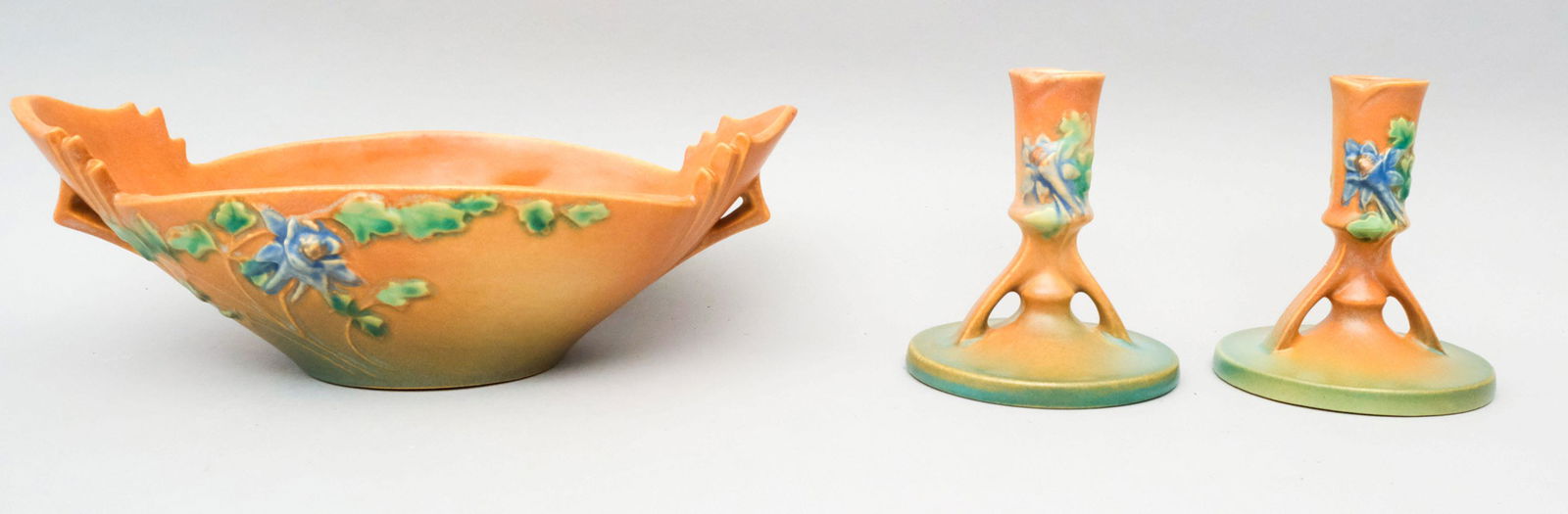 Roseville Pottery Columbine 3-Piece Garniture Set (1 of 10)