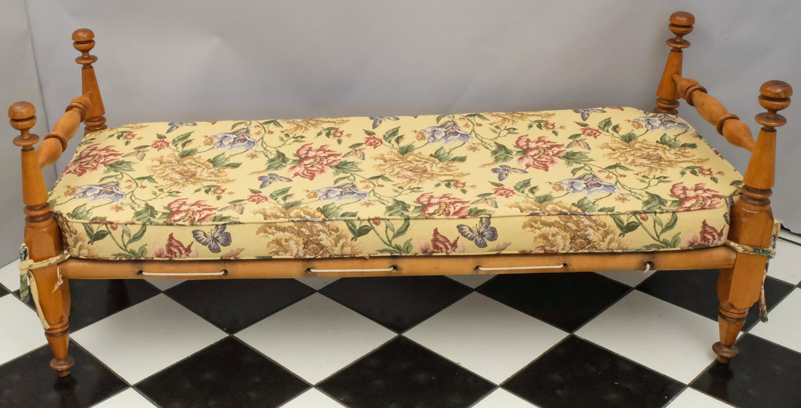 Charming Upholstered Daybed (1 of 5)