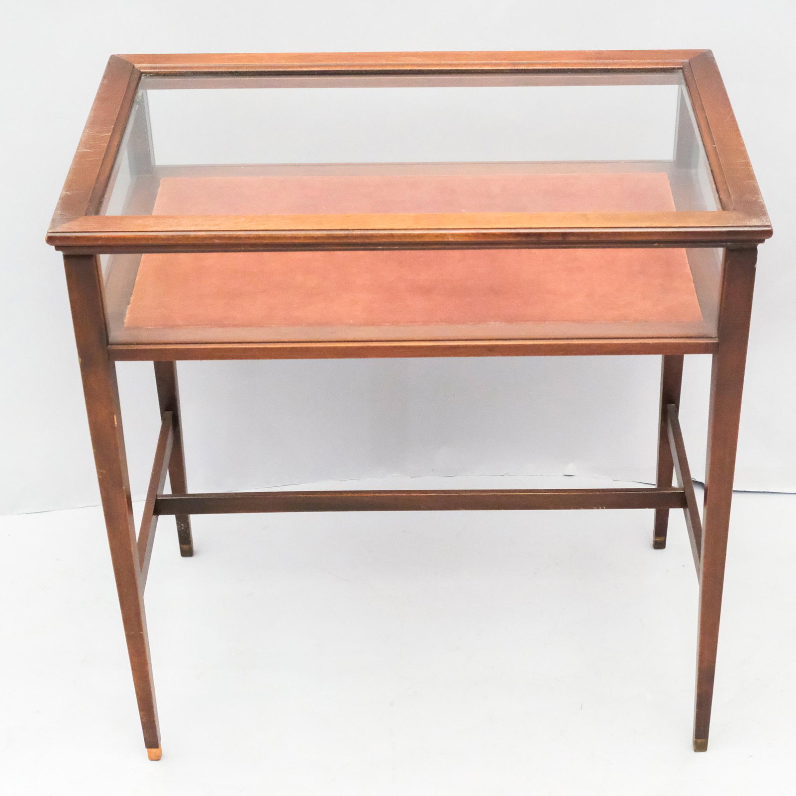 Mahogany & Glass Vitrine Cabinet: Straight legs with stretcher base, brown velveteen interior. Measuring: 26" x 16" x 27 1/4".