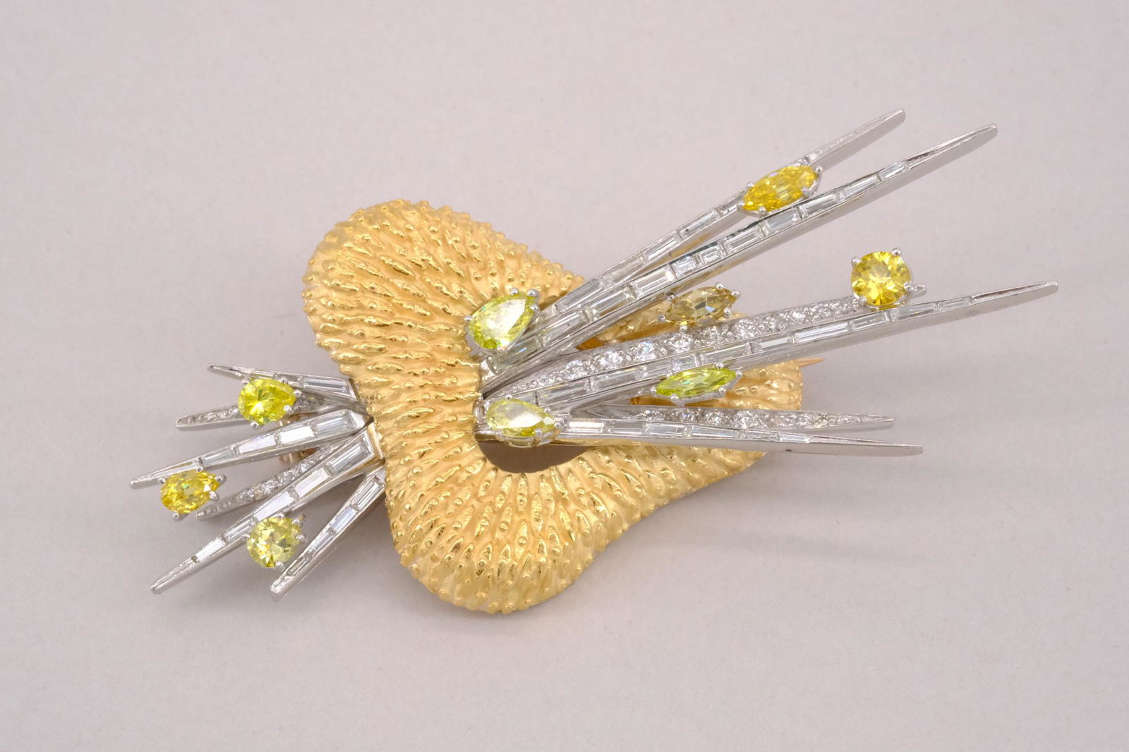 Retro Two-Tone 18K Gold Brooch with Diamonds (1 of 3)