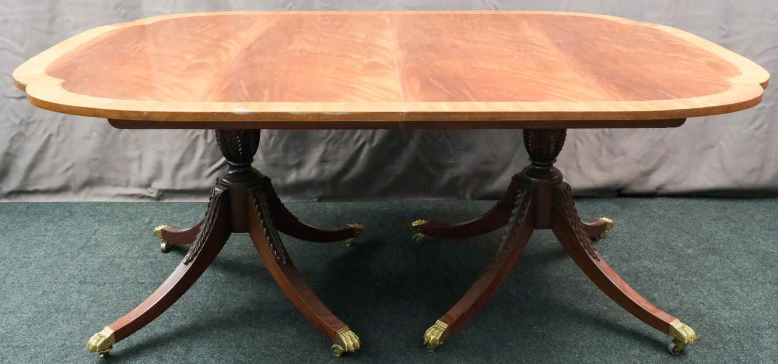 Baker Historic Charleston Pedestal Dining Table (1 of 15)
