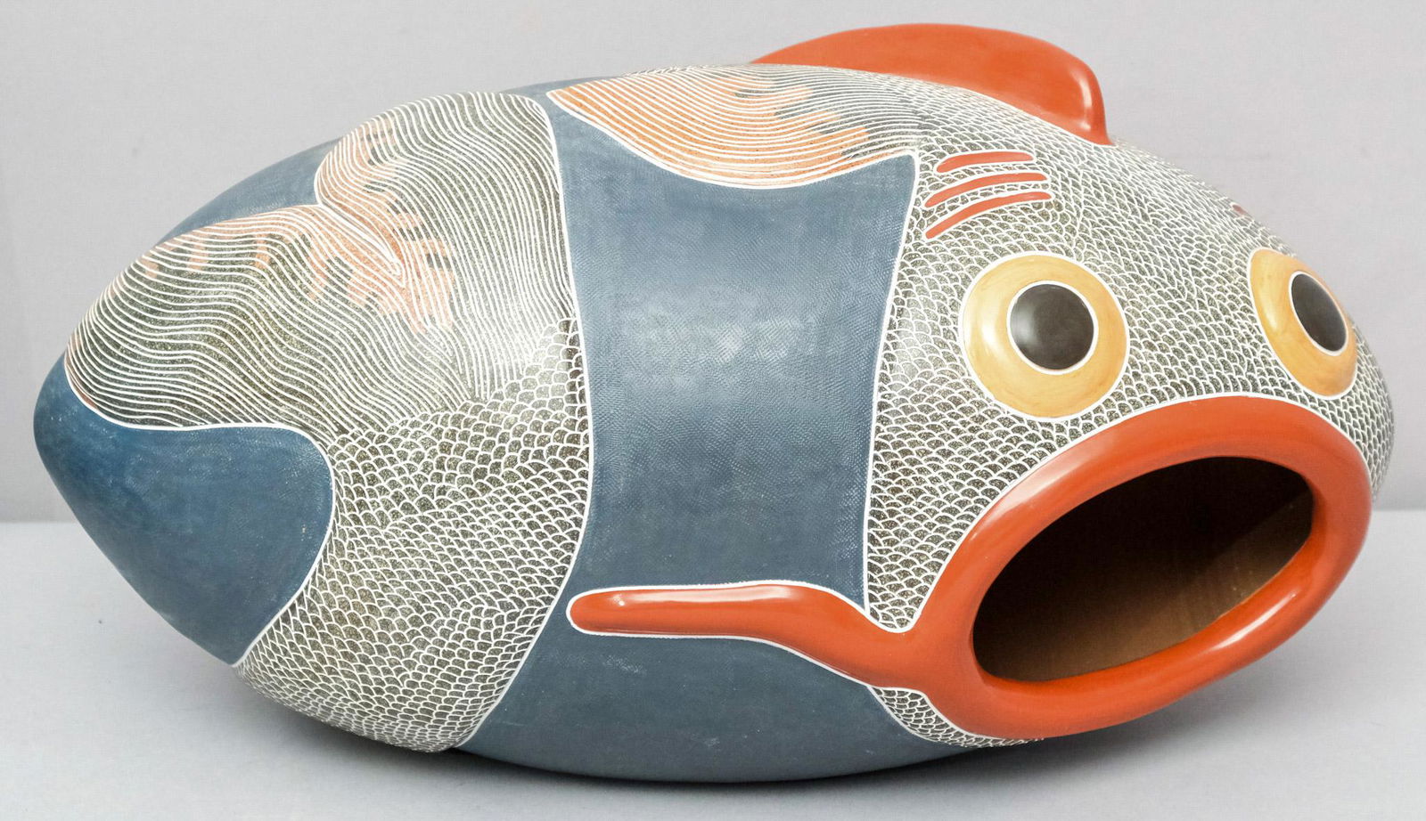 Helio Gutierrez Nicaraguense Pottery "Fish!" Vase (1 of 11)