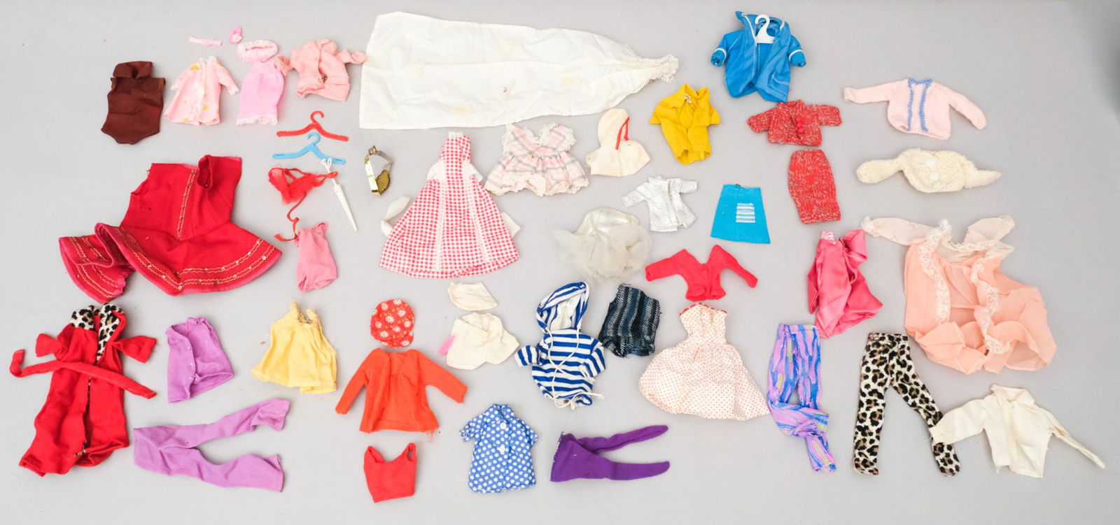 Vintage Doll Clothing and Accessories (1 of 5)