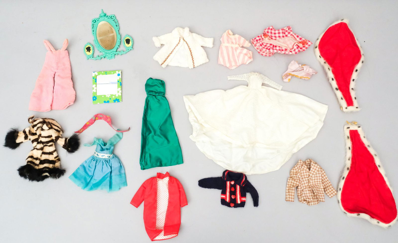 Vintage Doll Clothes and Accessories (1 of 4)