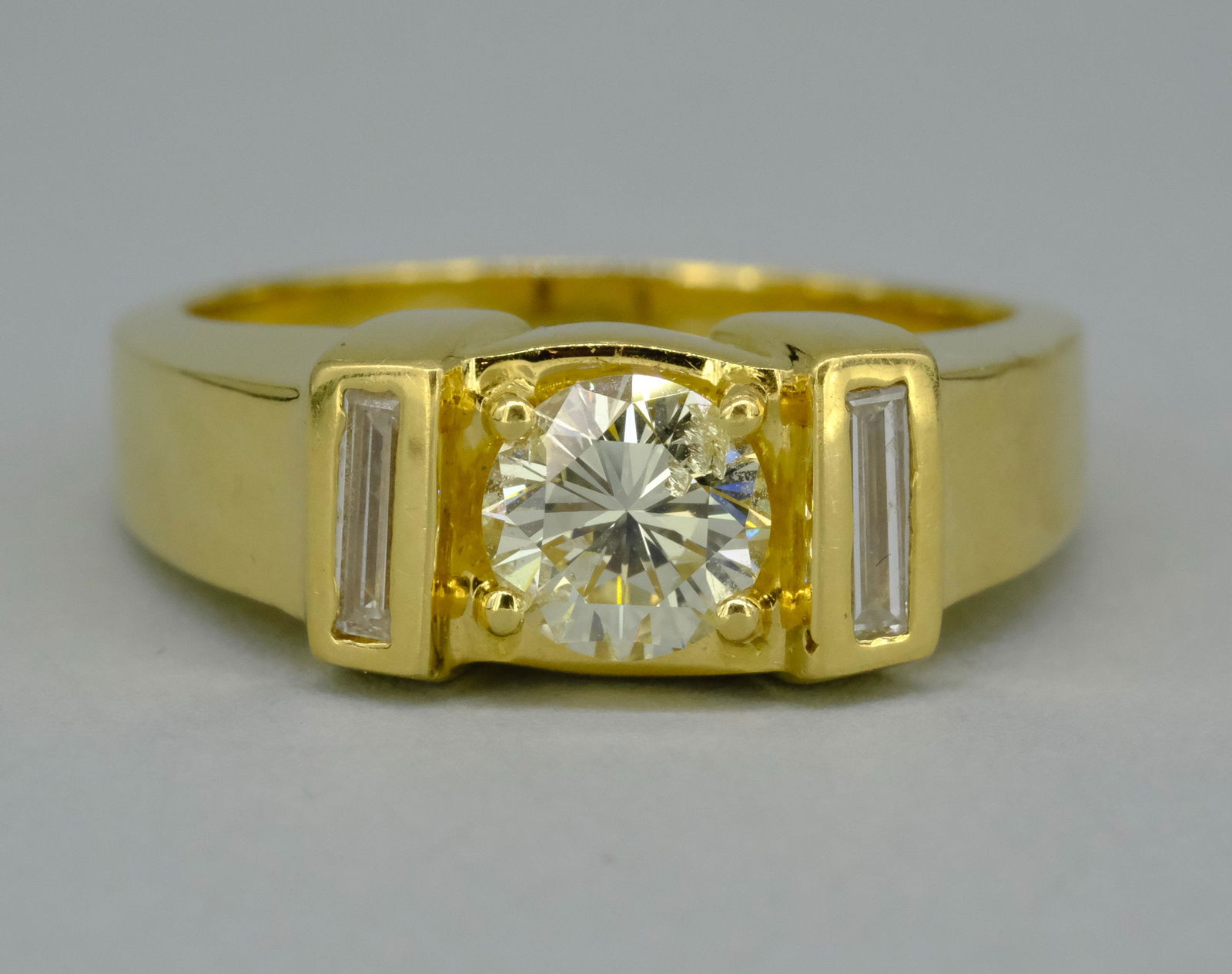 Vintage 18K Gold Men's Ring with 1ct Diamond Jun 07, 2022 Old