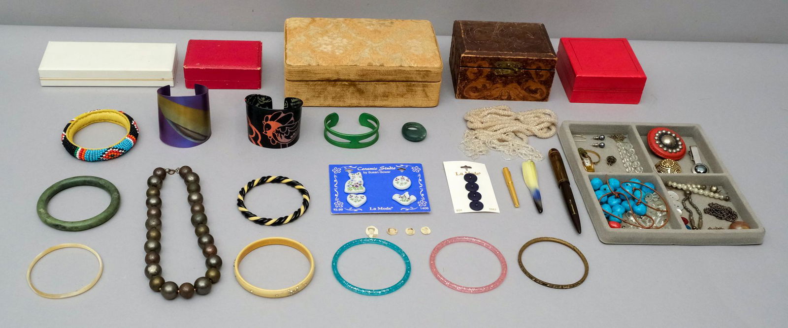 Lot of Vintage & Antique Costume Jewelry (1 of 11)