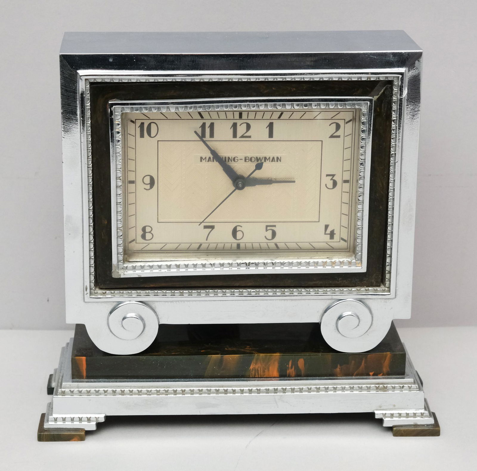 Manning-Bowman Art Deco Chrome & Catalin Clock (1 of 7)