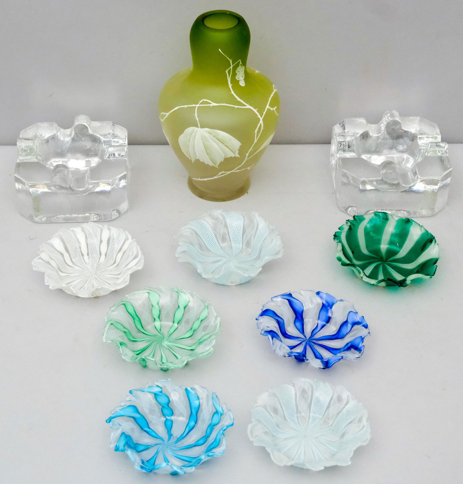 Lot of Assorted Art Glass Table Articles (1 of 10)