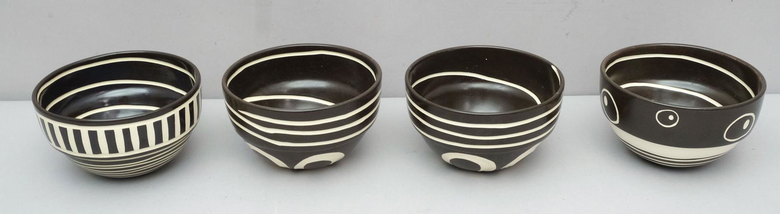 Set of 4 Kathy Erteman Studio Art Bowls (1 of 4)