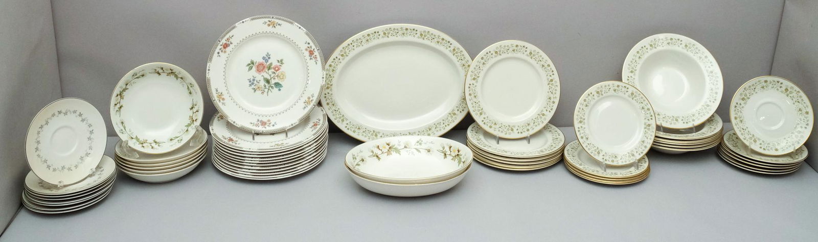 Large lot of Royal Doulton China (1 of 5)